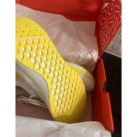 Lane Eight Relay‎ Trainer Women’s size 9.5 - Picture 5 of 9